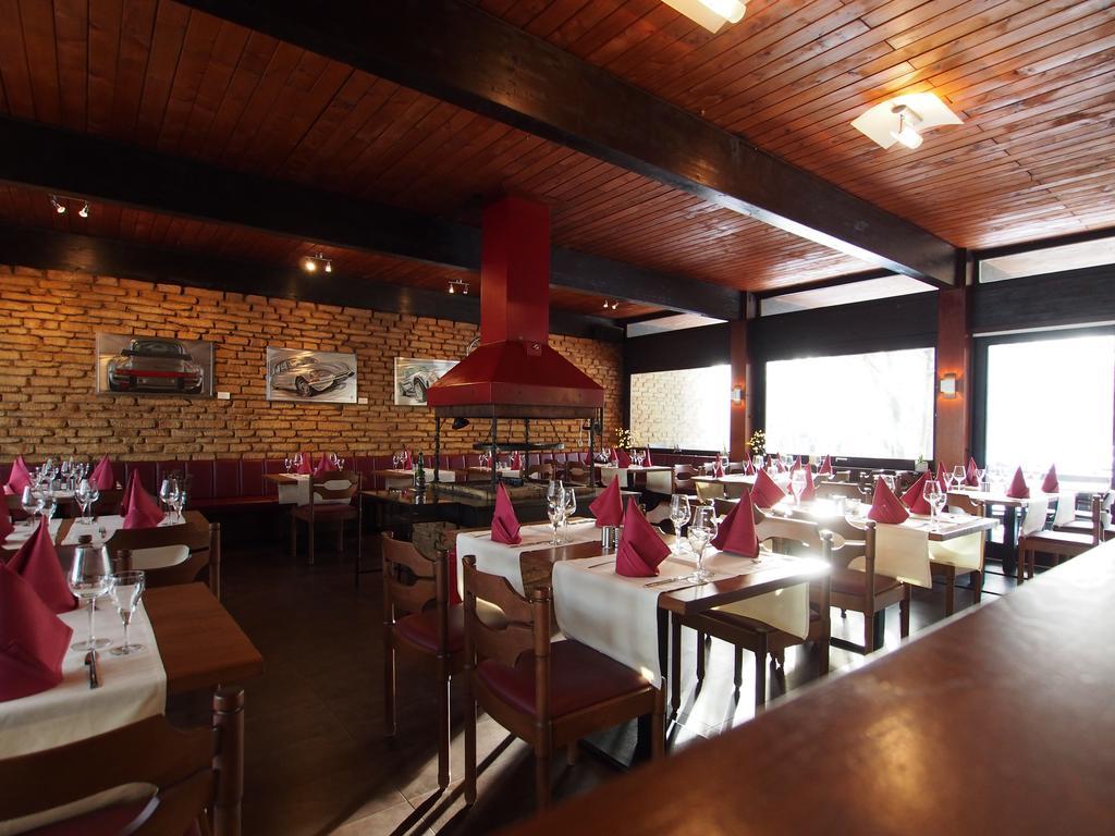 Hotel Restaurant Margaretenhof Überherrn 外观 照片